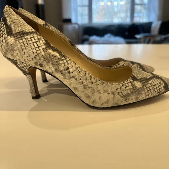 Grey snakeskin deals pumps